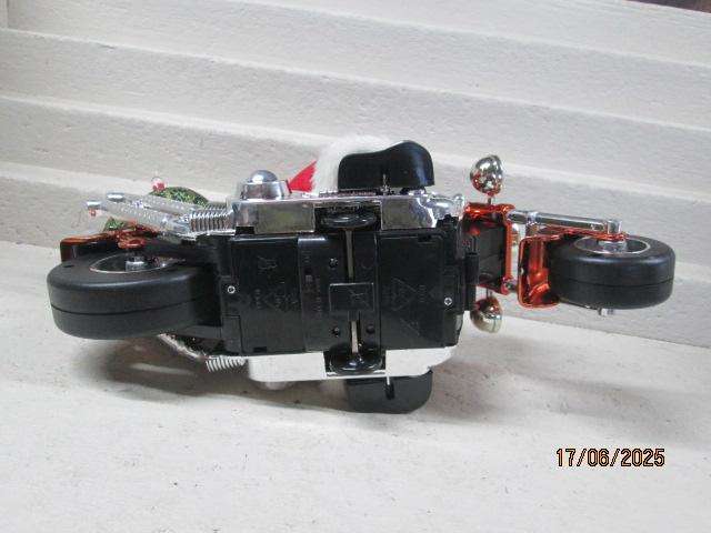 FATHER CHRISTMAS MOTORBIKE - LARGE HARLEY DAVISON TYPE MOTORBIKE