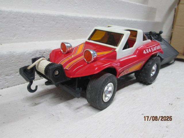 BATTERY OPERATED REMOTE CONTROL CLIMBING BUGGY - BOXED