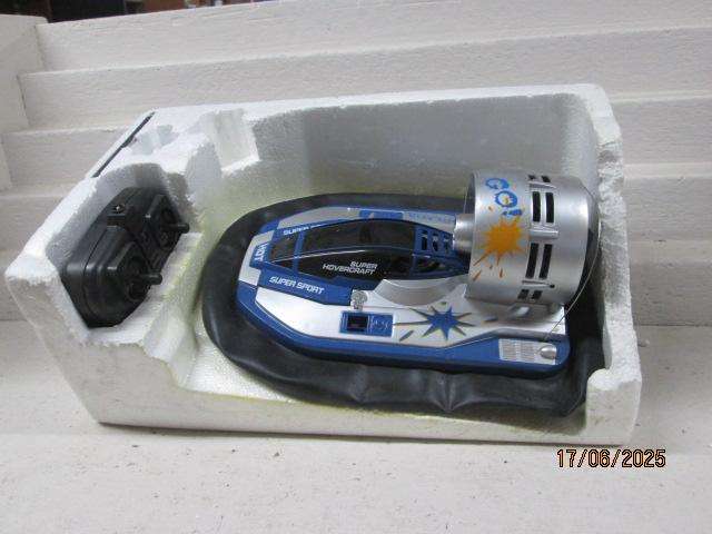 RADIO CONTROL - HOVERCRAFT - BOXED