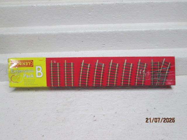 HO / OO SCALE - HORNBY  - EXTENTION PACK B - BOXED