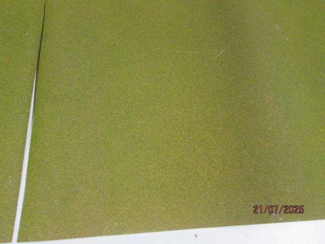 HO SCALE - LARGE PIECE GREEN SCENERY MATERIAL