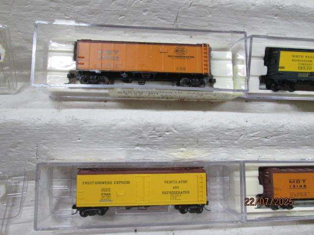 N SCALE - INTERMOUNTAIN RAILWAY CO - VARIOUS BOX CARS - X5 - BOXED