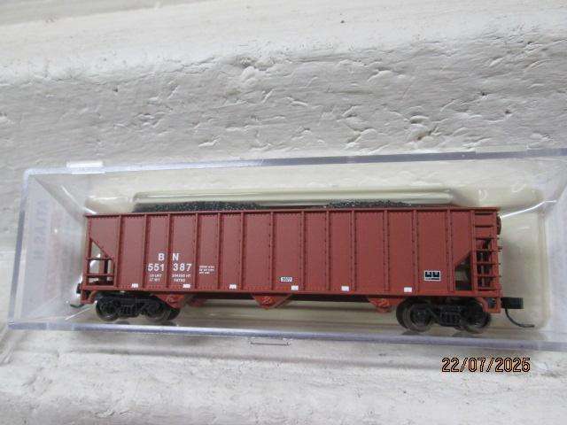 N SCALE - ATLAS - BN 90 TON HOPPERS - X3 - BOXED