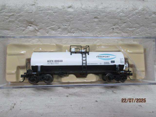 N SCALE - ATLAS - VARIOUS TANKERS - X3 - BOXED