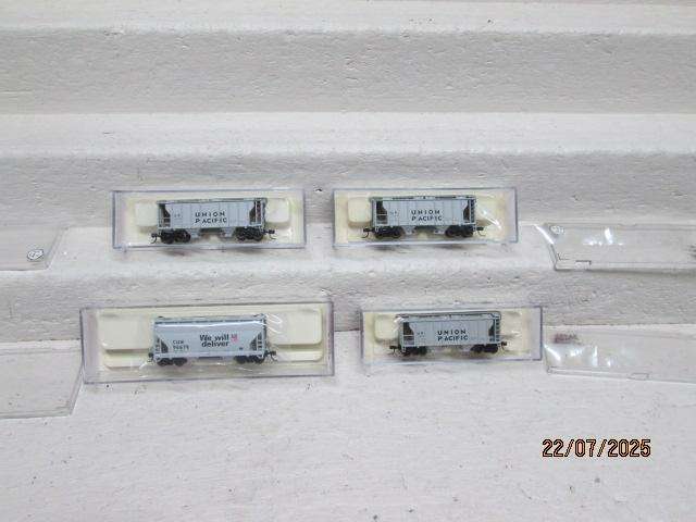 N SCALE - ATLAS - VARIOUS UNION PACIFIC CLOSED HOPPERS - X4 - BOXED