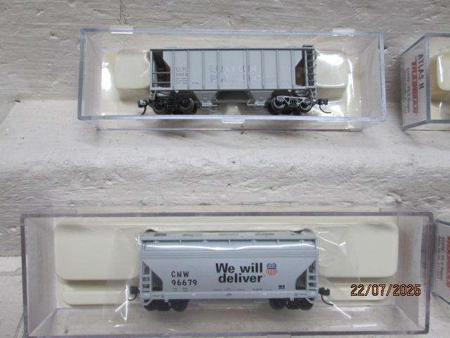 N SCALE - ATLAS - VARIOUS UNION PACIFIC CLOSED HOPPERS - X4 - BOXED