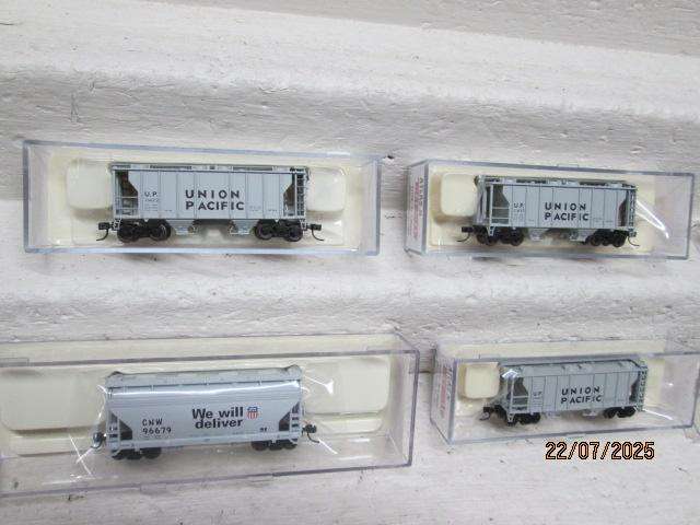 N SCALE - ATLAS - VARIOUS UNION PACIFIC CLOSED HOPPERS - X4 - BOXED