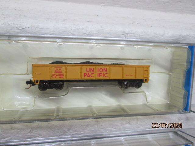 N SCALE - BACHMANN - UP 40 FOOT GONDOLA'S - X2 - BOXED