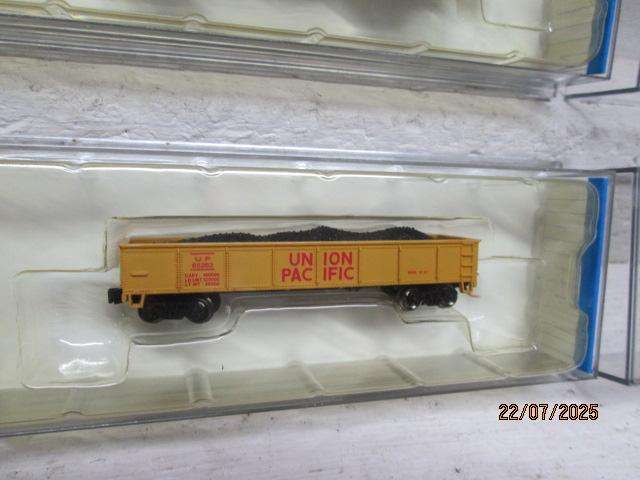 N SCALE - BACHMANN - UP 40 FOOT GONDOLA'S - X2 - BOXED