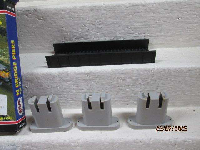 N SCALE - ATLAS - GERDER BRIDGES - X3 + PIERRE BRIDGE SUPPORT SETS - X2 - ALL BOXED