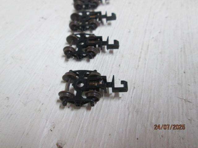 N SCALE - BOGIES - X8