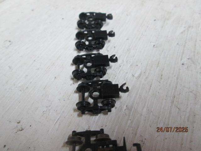 N SCALE - BOGIES - X8
