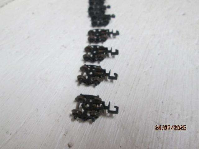 N SCALE - BOGIES - X8