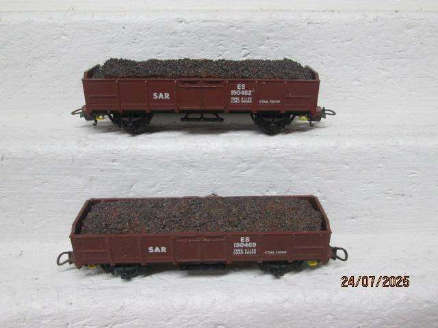 HO SCALE - LIMA - SAR - ES GOODS WAGON - X2 - WITH COAL LOAD