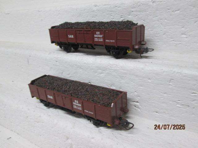 HO SCALE - LIMA - SAR - ES GOODS WAGON - X2 - WITH COAL LOAD