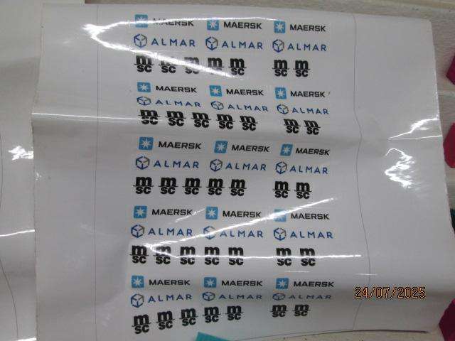 HO SCALE - PLASTIC CONTAINERS - X17 + DECALS