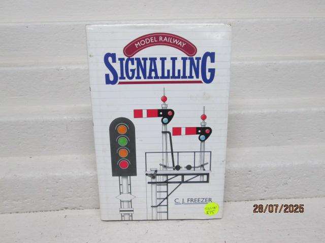 BOOK - MODEL RAILWAY - SIGNALLING