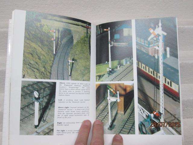 BOOK - MODEL RAILWAY - SIGNALLING