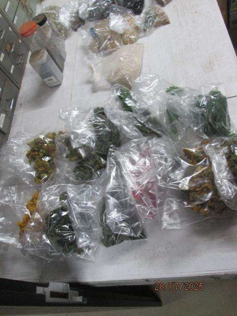 HO / OO SCALE - LARGE AMOUNT OF SCENERY + SCATTER MATERIAL