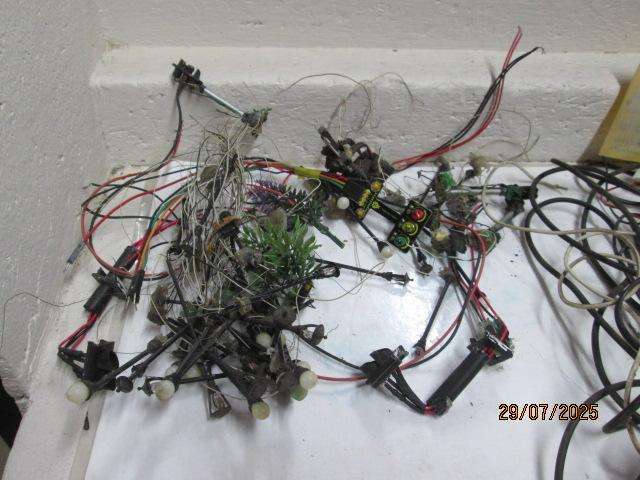 HO SCALE - WIRING + LIGHTS + SWITCHES + STRIP CONNECTORS ETC