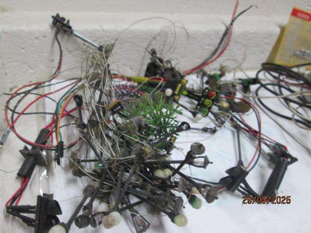 HO SCALE - WIRING + LIGHTS + SWITCHES + STRIP CONNECTORS ETC