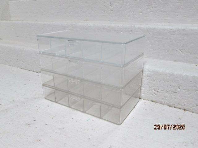 HO / OO SCALE - X4 SMALL CONTAINERS - IDEAL FOR SMALL PARTS