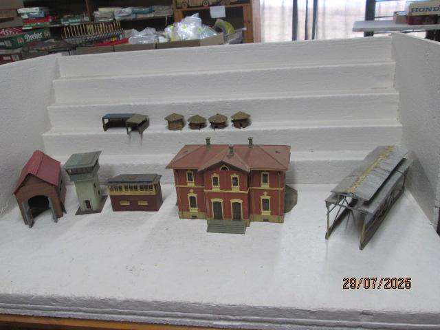 HO SCALE - BUILDING SCRAP YARD