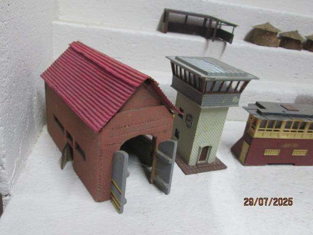 HO SCALE - BUILDING SCRAP YARD