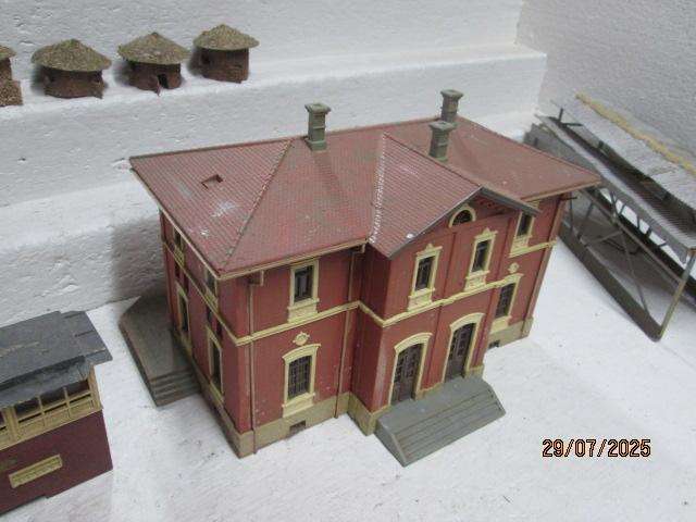 HO SCALE - BUILDING SCRAP YARD