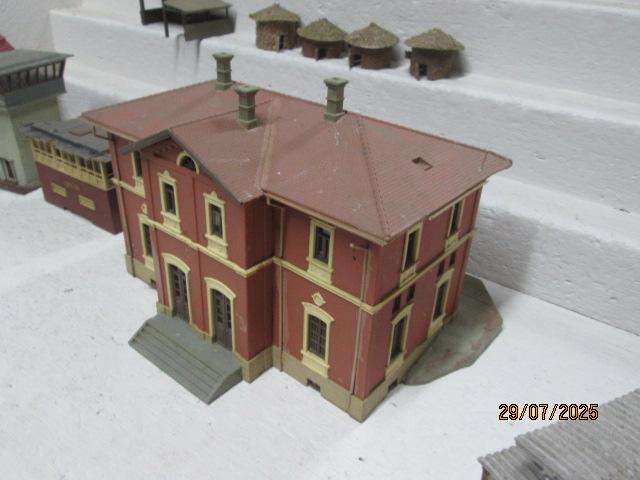 HO SCALE - BUILDING SCRAP YARD