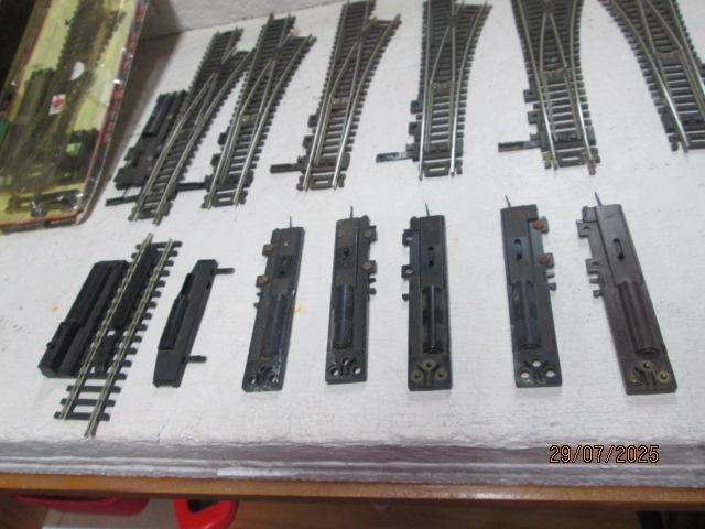 HO / OO SCALE - ATLAS - POINTS X8 + BITS AND PIECES