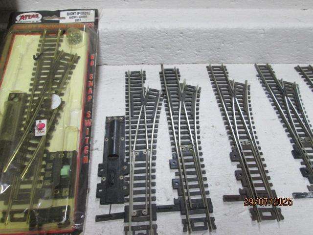 HO / OO SCALE - ATLAS - POINTS X8 + BITS AND PIECES