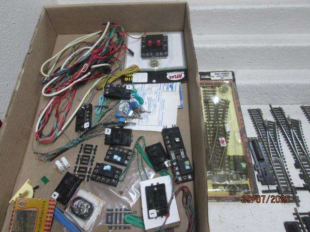 HO / OO SCALE - ATLAS - POINTS X8 + BITS AND PIECES