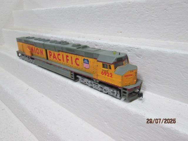HO SCALE - BACHMANN - DD40X DIESEL LOCOMOTIVE