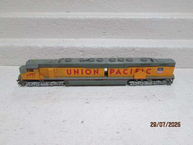 HO SCALE - BACHMANN - DD40X DIESEL LOCOMOTIVE