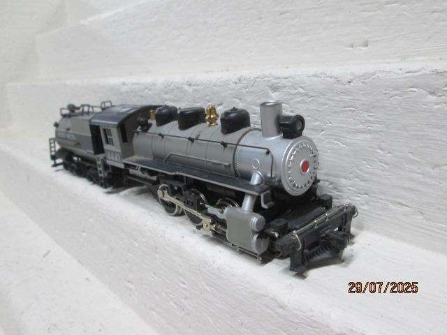 HO SCALE - BACHMANN - GREY 2-6-0 UNION PACIFIC STEAM LOCOMOTIVE