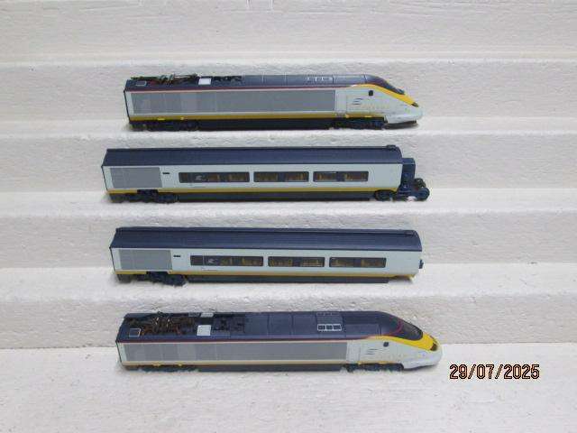 OO SCALE - HORNBY - EUROSTAR - SPEED TRAIN SET