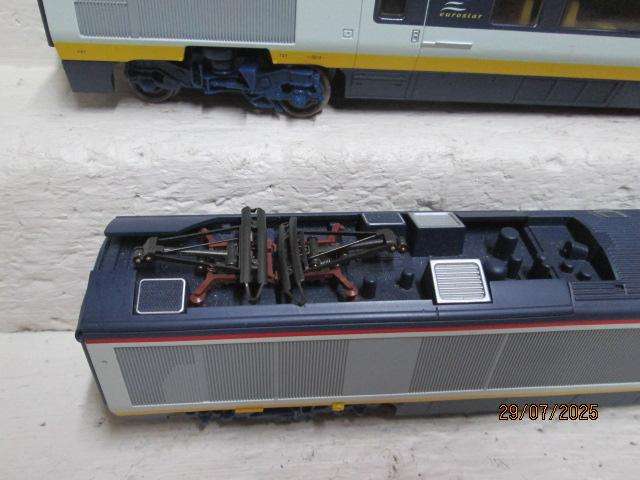 OO SCALE - HORNBY - EUROSTAR - SPEED TRAIN SET