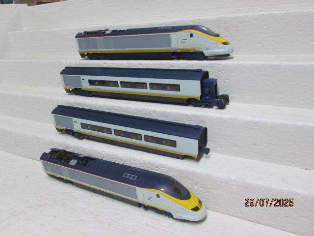 OO SCALE - HORNBY - EUROSTAR - SPEED TRAIN SET