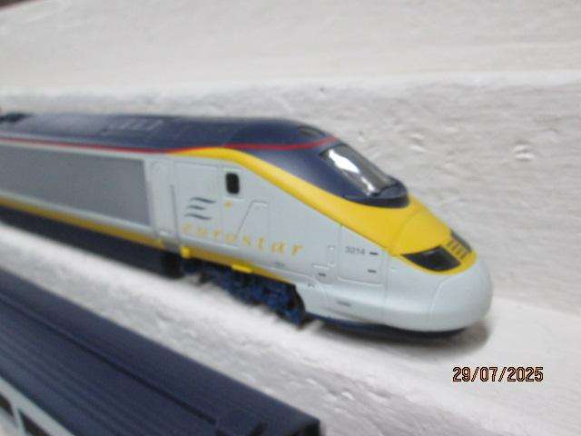 OO SCALE - HORNBY - EUROSTAR - SPEED TRAIN SET