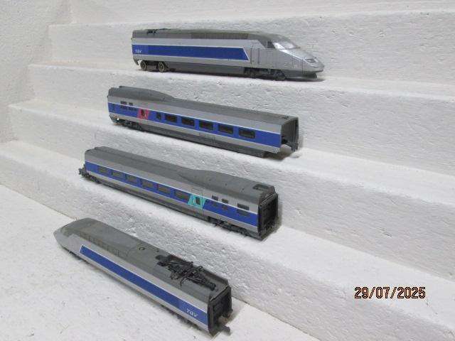 HO SCALE - JOUEF - TGV - SPEED TRAIN SET (X2 POWER UNITS)