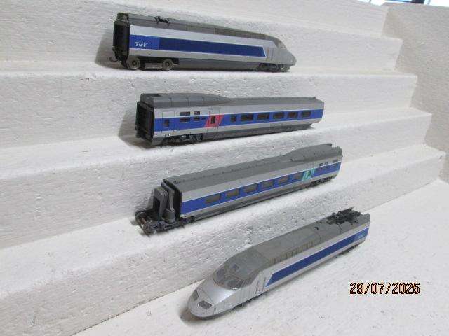 HO SCALE - JOUEF - TGV - SPEED TRAIN SET (X2 POWER UNITS)