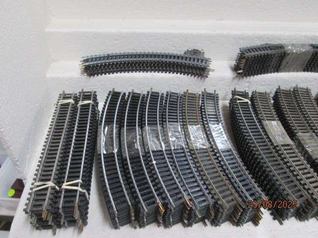 HO / OO SCALE - LARGE AMOUNT OF LIMA TRACK - X209 PIECES