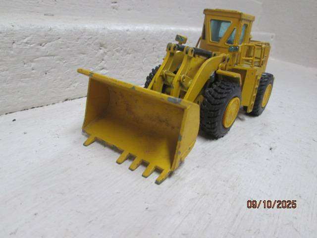 DIE CAST -1:50 SCALE - NZG BULLDOZER