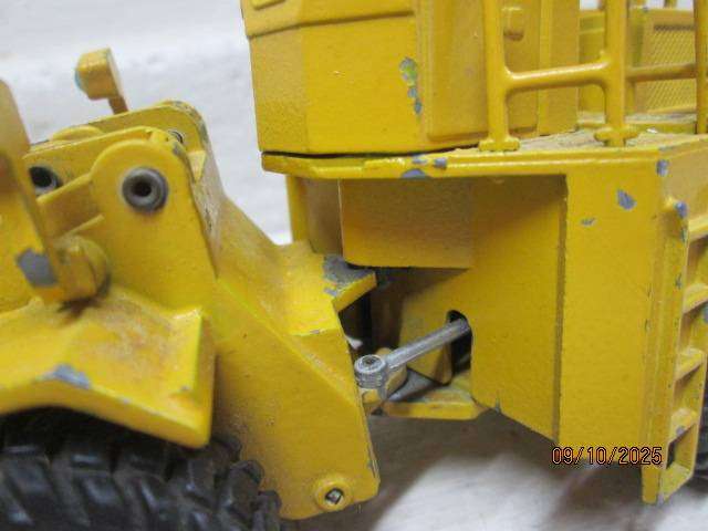 DIE CAST -1:50 SCALE - NZG BULLDOZER