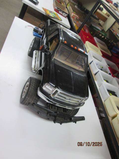 1:6 SCALE - RADIO CONTROL TRUCK - EZTEC - FORD F-350
