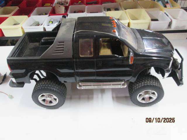 1:6 SCALE - RADIO CONTROL TRUCK - EZTEC - FORD F-350