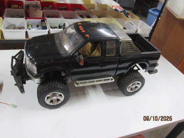 1:6 SCALE - RADIO CONTROL TRUCK - EZTEC - FORD F-350