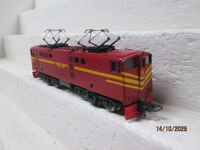 HO SCALE - LIMA - SAR - RED 5E ELECTRIC LOCOMOTIVE