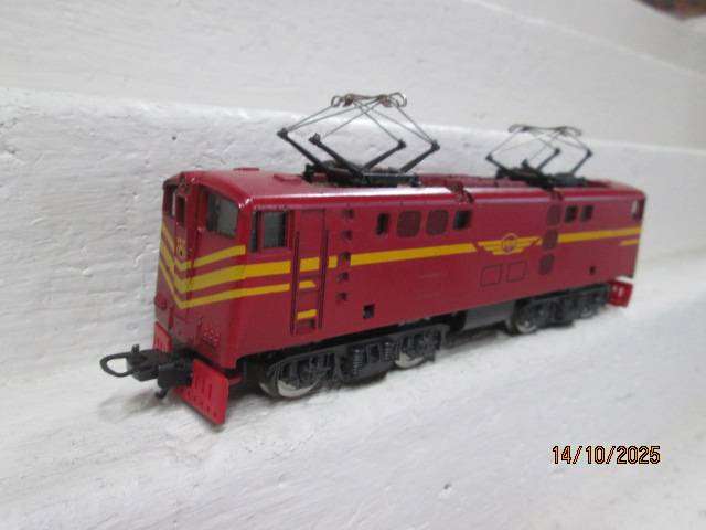 HO SCALE - LIMA - SAR - RED 5E ELECTRIC LOCOMOTIVE